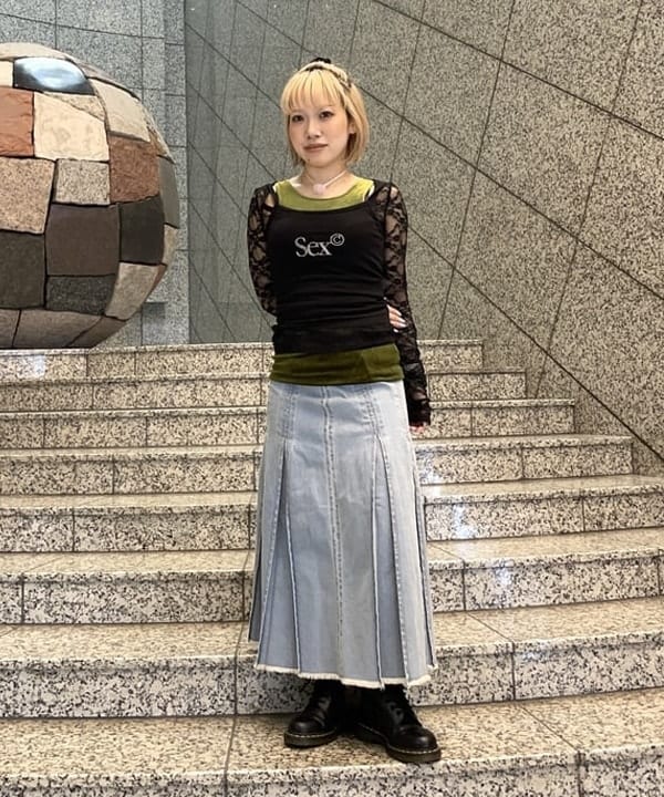 まゆちゃんさんの「BEAMS WOMEN｜デニム タック ミディアム スカート」を使ったコーディネート