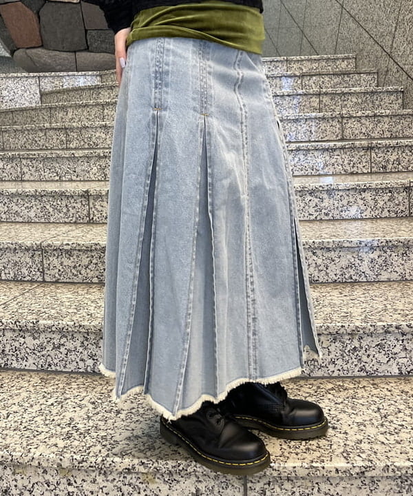 まゆちゃんさんの「BEAMS WOMEN｜デニム タック ミディアム スカート」を使ったコーディネート