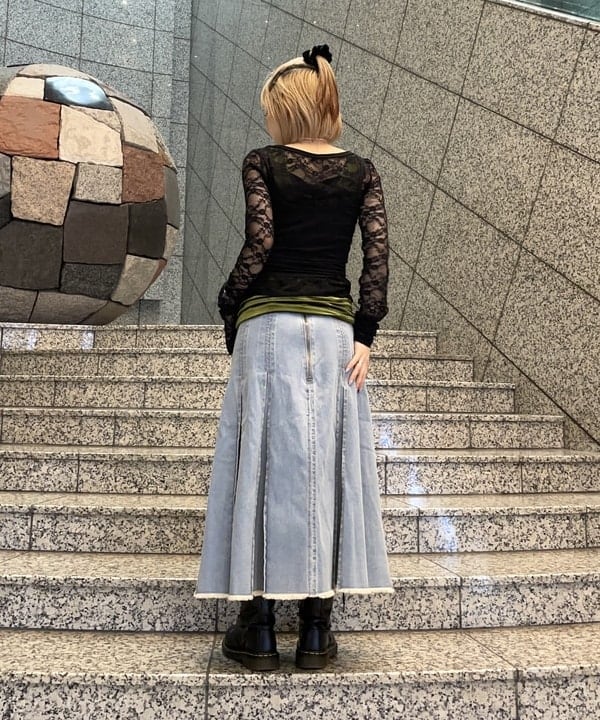 まゆちゃんさんの「BEAMS WOMEN｜デニム タック ミディアム スカート」を使ったコーディネート