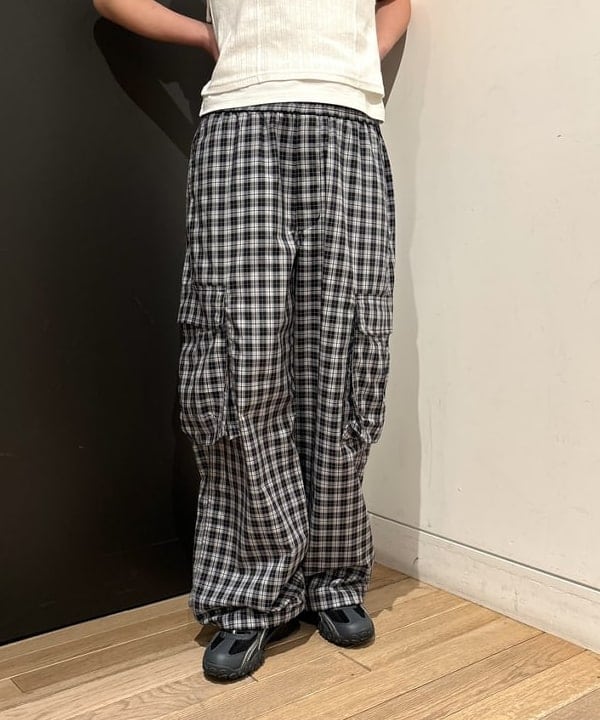 sakuraさんの「BEAMS WOMEN｜チェック カーゴ イージーパンツ」を使ったコーディネート
