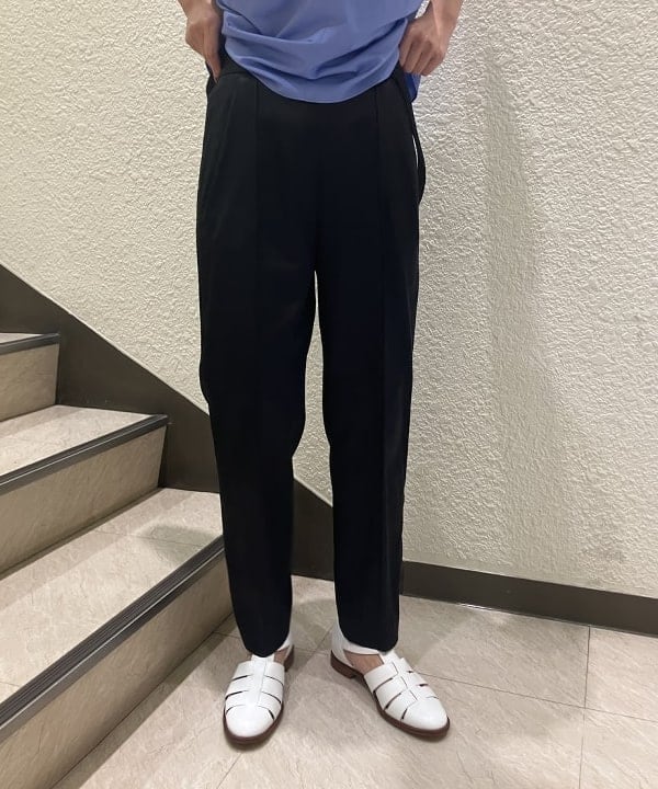 内山 瑛美さんの「AK+1 / コットン ツイストショルダー ブラウス」を使ったコーディネート