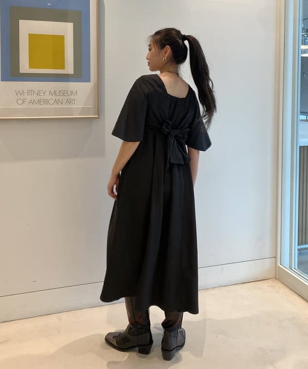 ayaさんの「BEAMS WOMEN｜RBS / フロント タック バック リボン ワンピース」を使ったコーディネート