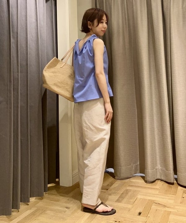 イナダさんの「BEAMS WOMEN｜AK+1 / コットン ツイストショルダー ブラウス」を使ったコーディネート