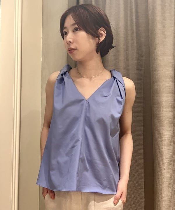 イナダさんの「BEAMS WOMEN｜AK+1 / コットン ツイストショルダー ブラウス」を使ったコーディネート