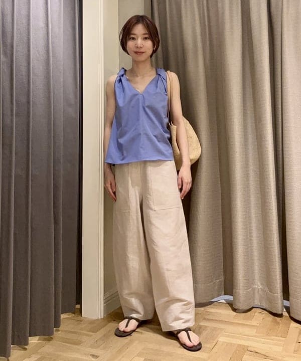 イナダさんの「BEAMS WOMEN｜AK+1 / コットン ツイストショルダー ブラウス」を使ったコーディネート