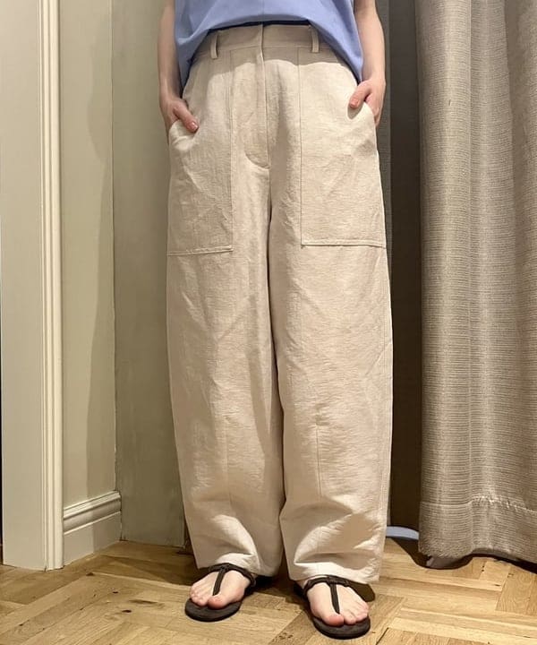 イナダさんの「BEAMS WOMEN｜AK+1 / コットン ツイストショルダー ブラウス」を使ったコーディネート