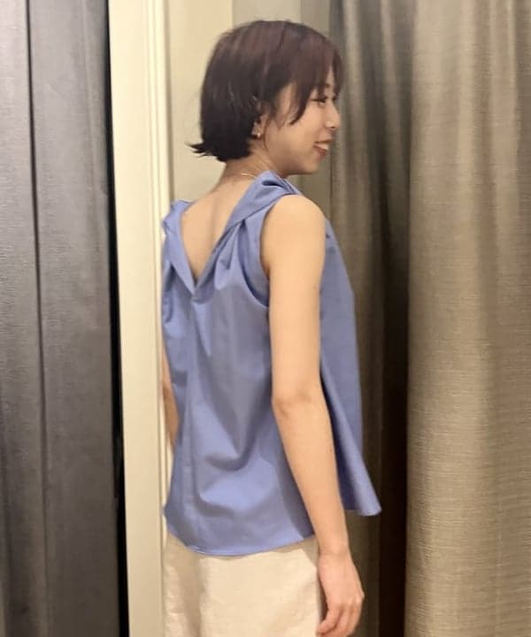 イナダさんの「BEAMS WOMEN｜AK+1 / コットン ツイストショルダー ブラウス」を使ったコーディネート