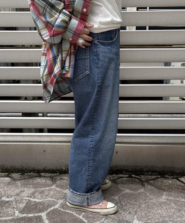 つぼさんの「BEAMS WOMEN｜WAREHOUSE & CO. / 別注 ステンシル13 Tシャツ」を使ったコーディネート