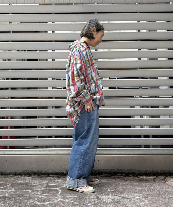 つぼさんの「BEAMS WOMEN｜WAREHOUSE & CO. / 別注 ステンシル13 Tシャツ」を使ったコーディネート