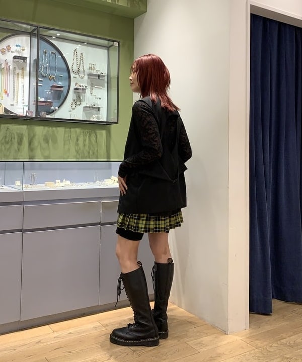 れいなさんの「BEAMS WOMEN｜RBS / バック オープン ジレ」を使ったコーディネート