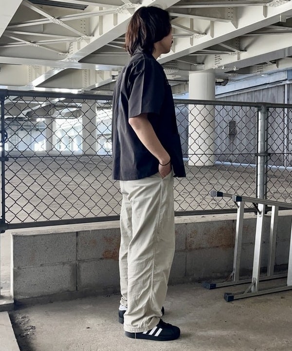 槙山 賢斗さんの「BEAMS WOMEN｜【別注】UNIVERSAL OVERALL / メッシュ キューバシャツ」を使ったコーディネート