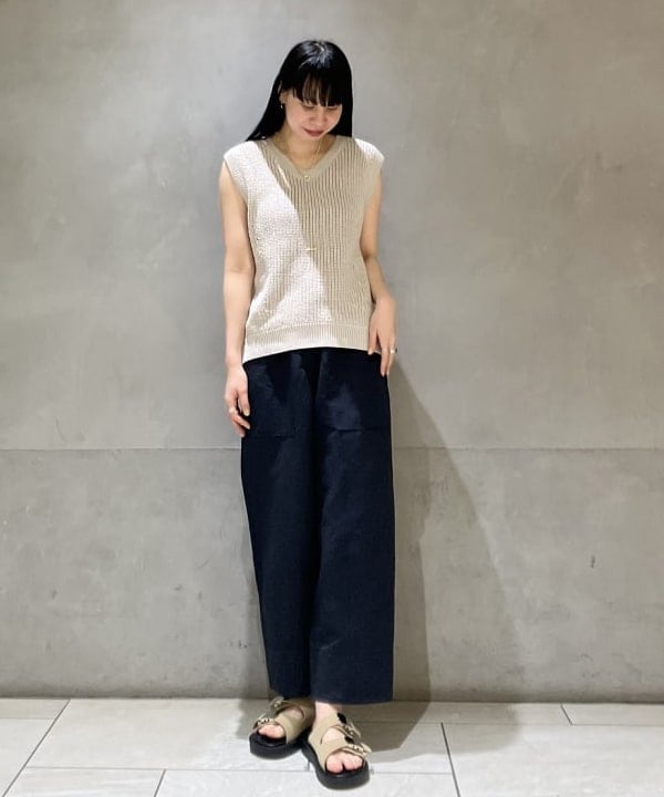 OSUMIさんの「BEAMS WOMEN｜AK+1 / 片畦 Vネック ニット」を使ったコーディネート