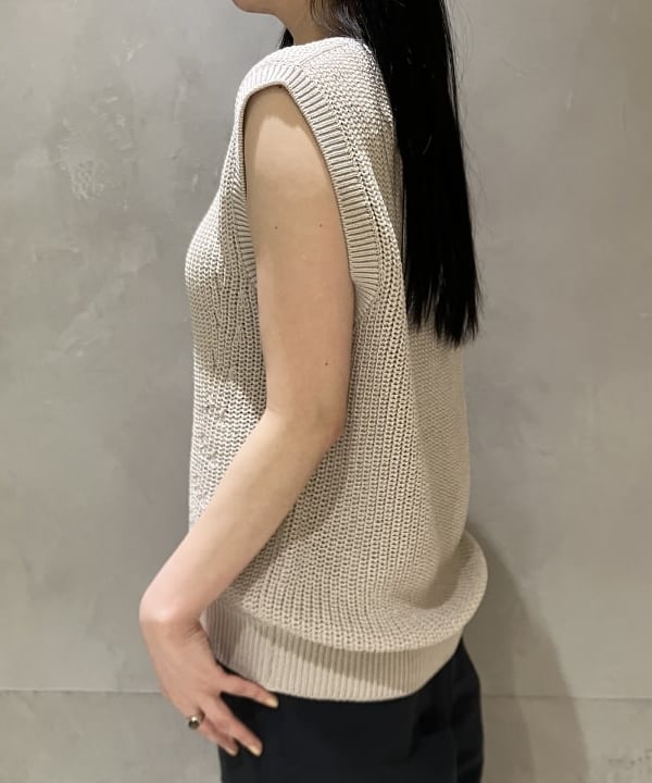 OSUMIさんの「BEAMS WOMEN｜AK+1 / 片畦 Vネック ニット」を使ったコーディネート
