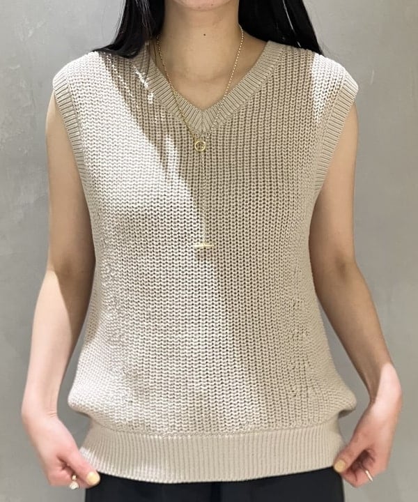OSUMIさんの「BEAMS WOMEN｜AK+1 / 片畦 Vネック ニット」を使ったコーディネート