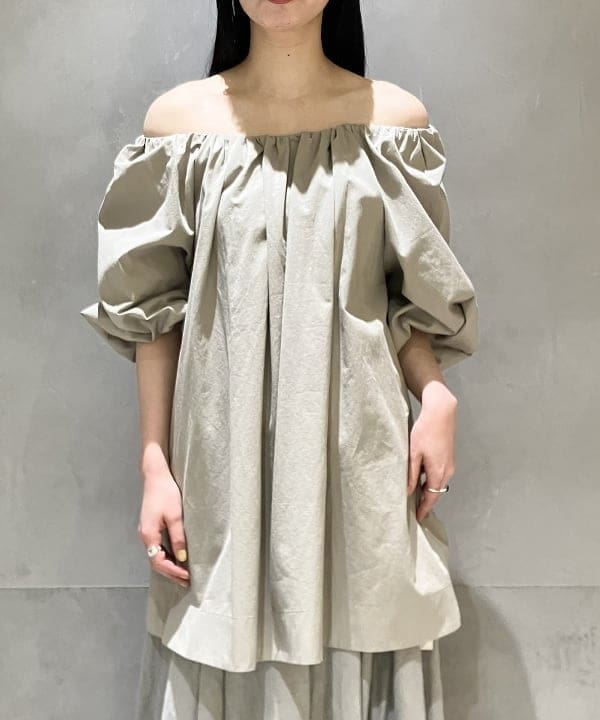 OSUMIさんの「BEAMS WOMEN｜2WAY オフショルダーブラウス」を使ったコーディネート