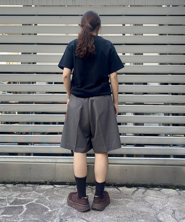 チナツさんの「BEAMS WOMEN｜HAVERSACK / タイプライター 2タック ショーツ」を使ったコーディネート