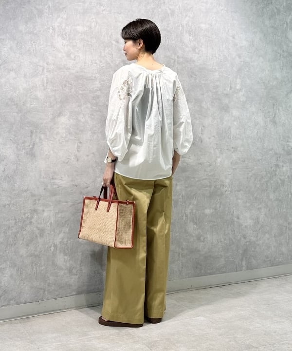 SANOさんの「BEAMS WOMEN｜刺繍スリーブ シャツブラウス」を使ったコーディネート