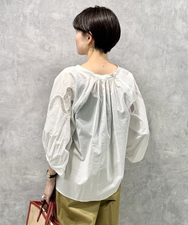 SANOさんの「BEAMS WOMEN｜刺繍スリーブ シャツブラウス」を使ったコーディネート