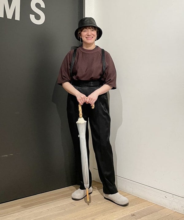 IZUMI MAYUMIさんの「BEAMS WOMEN｜AK+1 / シルケットサテン パンツ」を使ったコーディネート