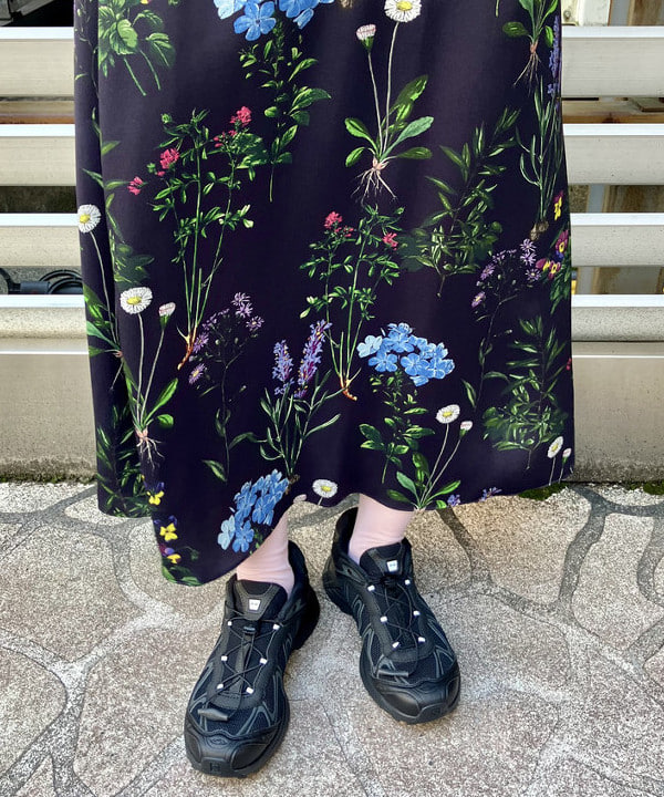 イナダさんの「BEAMS WOMEN｜TICCA / 別注 フラワー プリント キャミワンピース」を使ったコーディネート