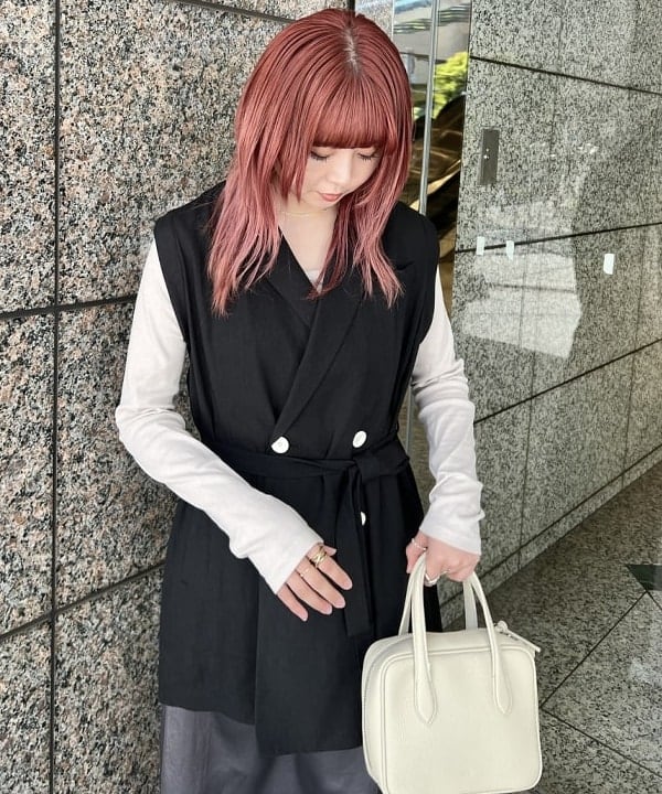 篠崎 香月さんの「BEAMS WOMEN｜AK+1 / コットン ツイストショルダー ブラウス」を使ったコーディネート