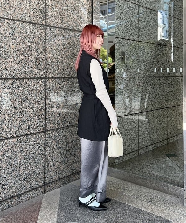 篠崎 香月さんの「BEAMS WOMEN｜AK+1 / コットン ツイストショルダー ブラウス」を使ったコーディネート