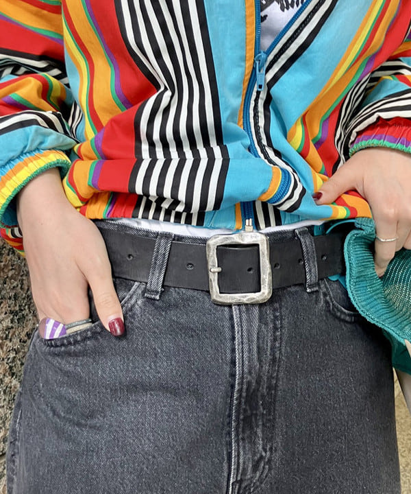 小原 もこさんの「BEAMS WOMEN｜40mm ヴィンテージ バックル ベルト」を使ったコーディネート
