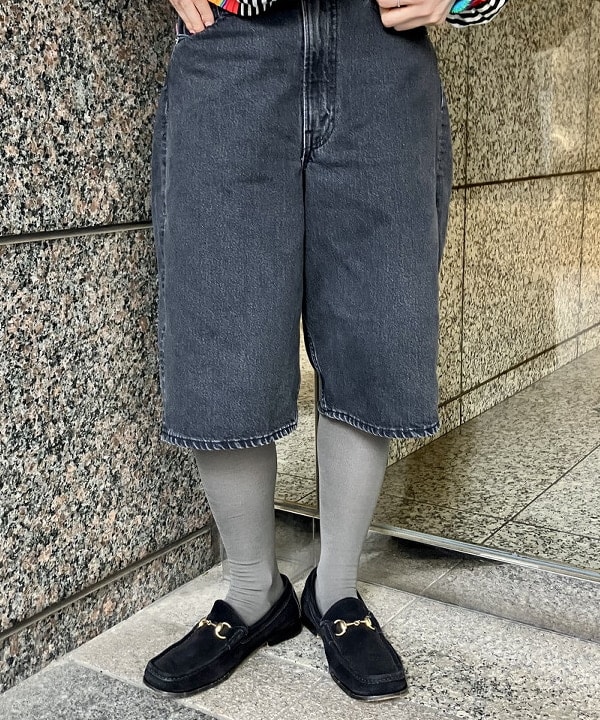 小原 もこさんの「BEAMS WOMEN｜40mm ヴィンテージ バックル ベルト」を使ったコーディネート