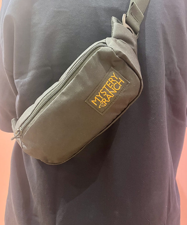 新里 京介さんの「BEAMS WOMEN｜BEAMS / ワイドフィット デニムパンツ」を使ったコーディネート