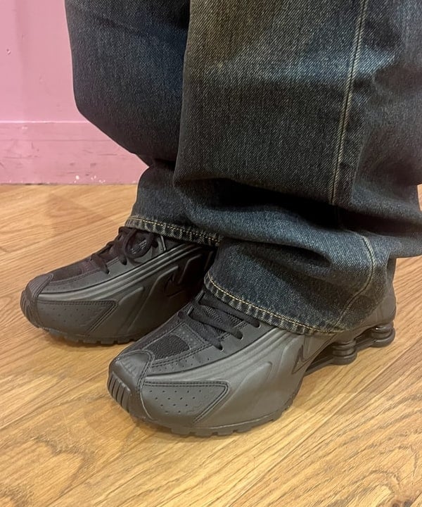 新里 京介さんの「BEAMS WOMEN｜BEAMS / ワイドフィット デニムパンツ」を使ったコーディネート