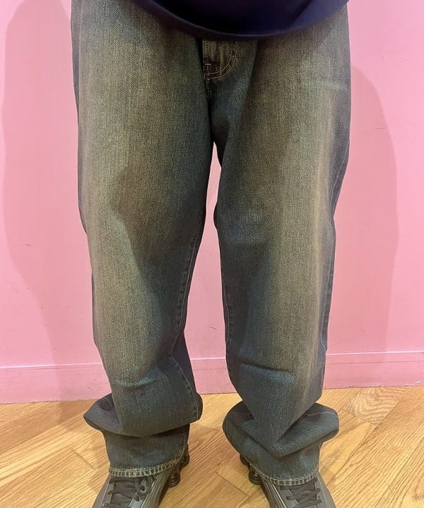 新里 京介さんの「BEAMS WOMEN｜BEAMS / ワイドフィット デニムパンツ」を使ったコーディネート