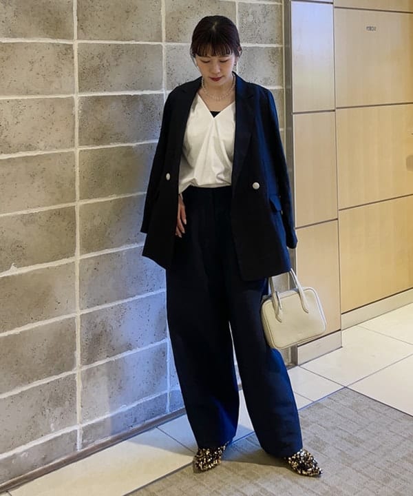 SAKAIさんの「BEAMS WOMEN｜AK+1 / コットン ツイストショルダー ブラウス」を使ったコーディネート