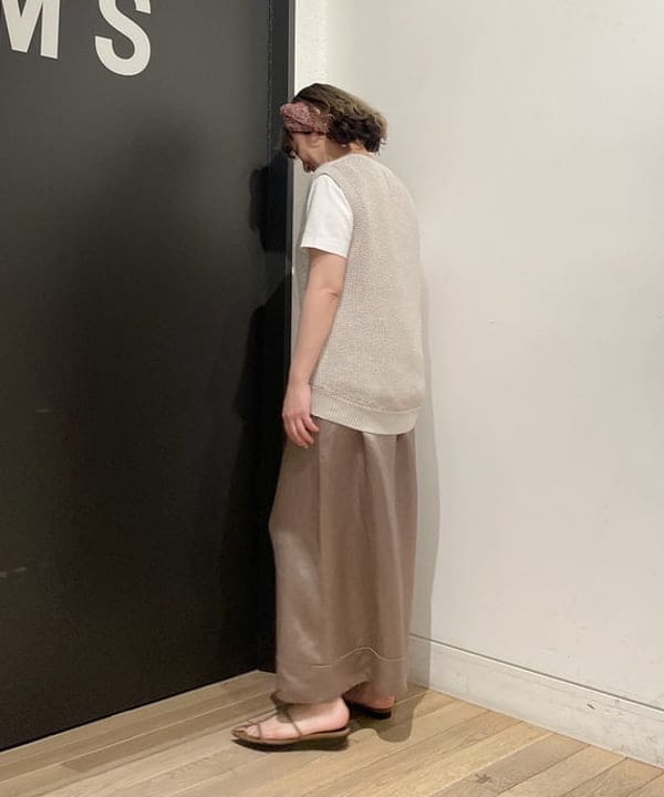IZUMI MAYUMIさんの「BEAMS WOMEN｜AK+1 / 片畦 Vネック ニット」を使ったコーディネート