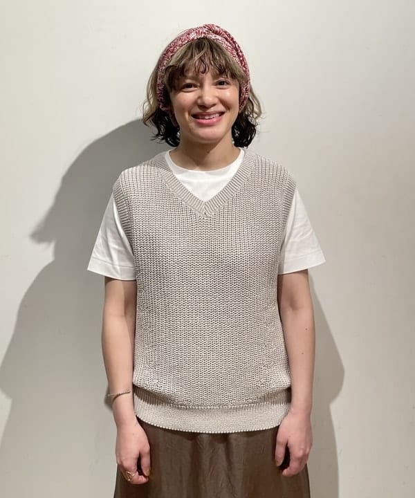 IZUMI MAYUMIさんの「BEAMS WOMEN｜AK+1 / 片畦 Vネック ニット」を使ったコーディネート