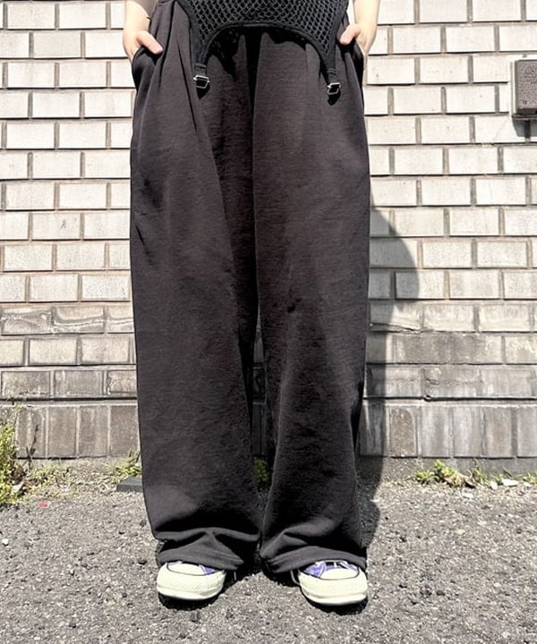 なるみさんの「バルーン スウェットパンツ」を使ったコーディネート