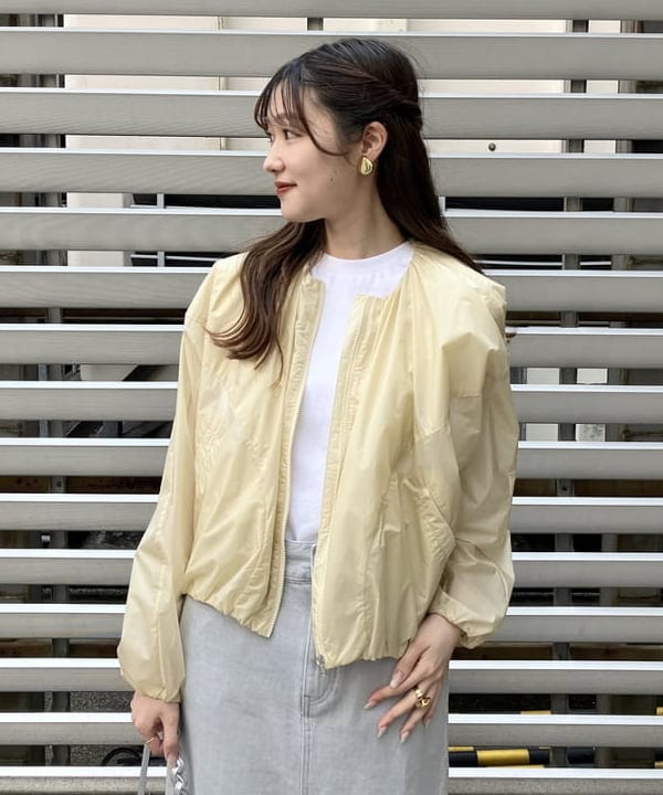 YUIさんの「BEAMS WOMEN｜シアー ドルマン ジップブルゾン」を使ったコーディネート
