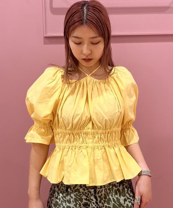 シオンさんの「BEAMS WOMEN｜ギャザー ホルターネック パフスリーブ ブラウス」を使ったコーディネート