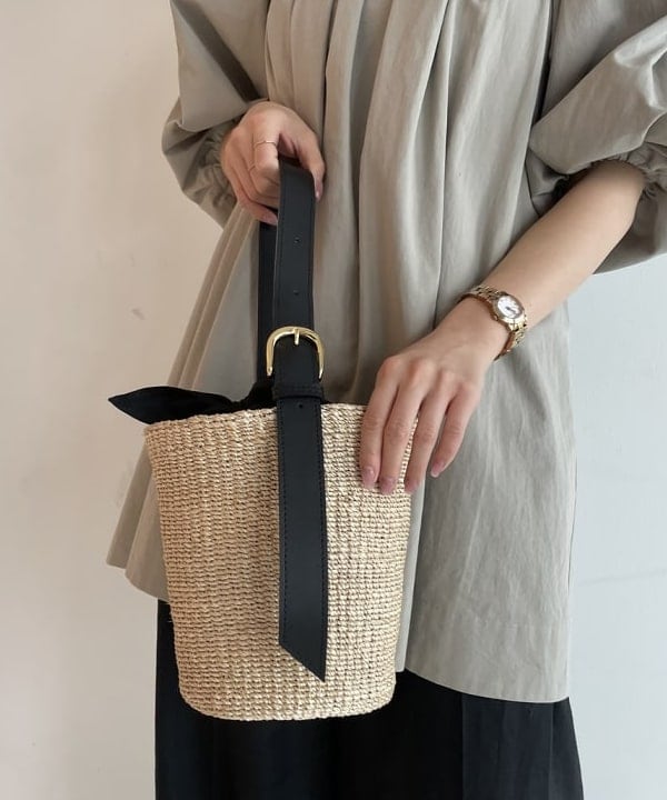 SAKAIさんの「BEAMS WOMEN｜2WAY オフショルダーブラウス」を使ったコーディネート