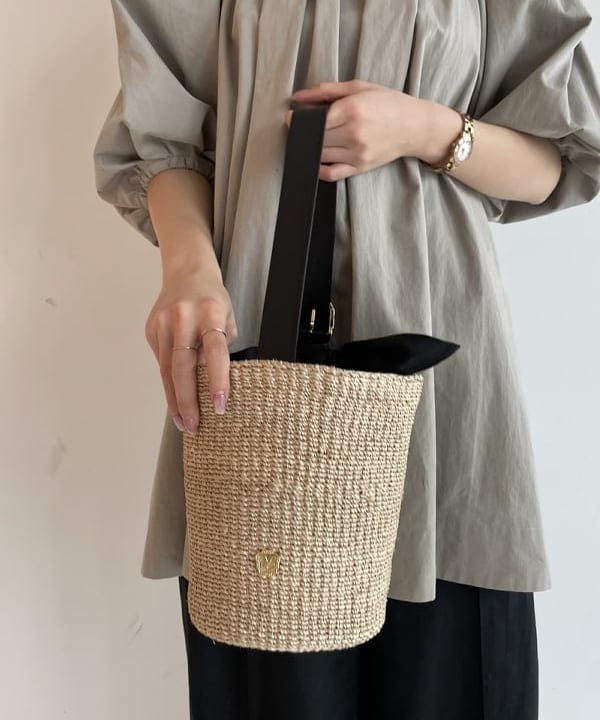 SAKAIさんの「BEAMS WOMEN｜2WAY オフショルダーブラウス」を使ったコーディネート