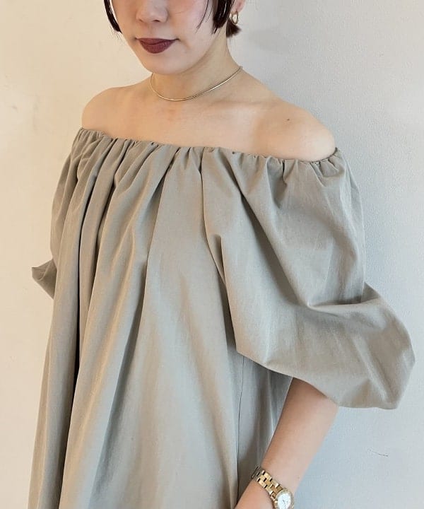 SAKAIさんの「BEAMS WOMEN｜2WAY オフショルダーブラウス」を使ったコーディネート