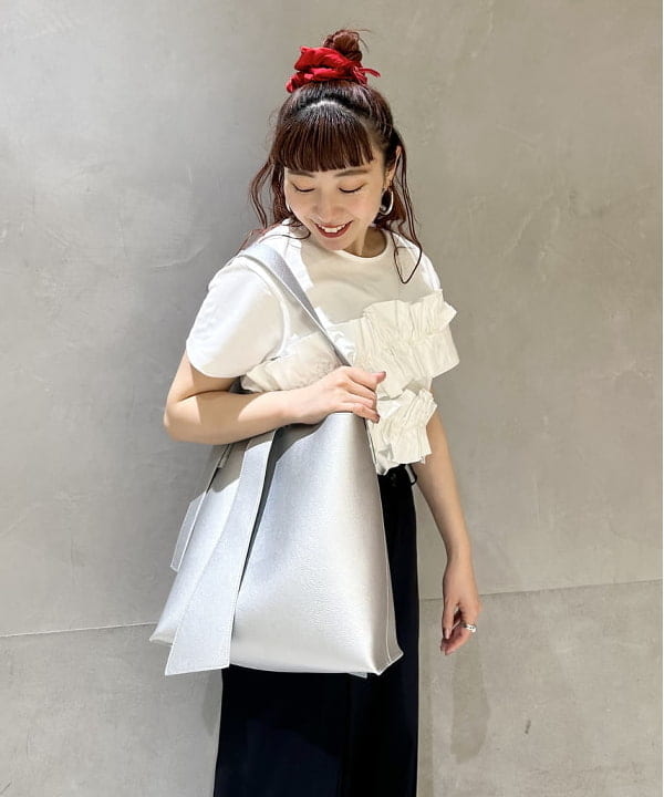 庭野 優紀さんの「BEAMS WOMEN｜RBS / ギャザー フリル Tシャツ」を使ったコーディネート