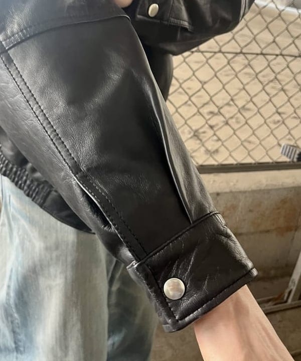 高遠 恒巳さんの「BEAMS WOMEN｜ワイドフィット 4ポケット レザー ブルゾン」を使ったコーディネート