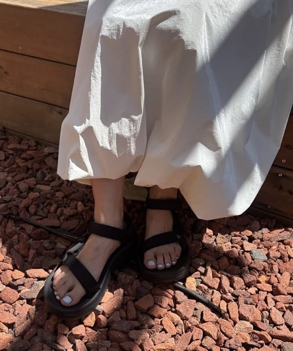 佐々木 南美さんの「BEAMS WOMEN｜グロッシー バルーン スカート」を使ったコーディネート