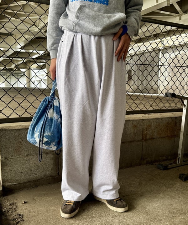 川崎 駿希さんの「BEAMS WOMEN｜バルーン スウェットパンツ」を使ったコーディネート