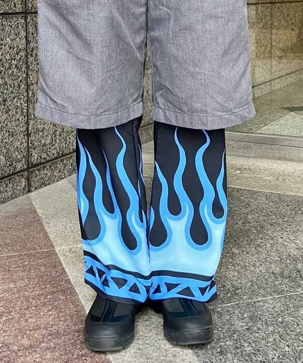 YABUさんの「BEAMS WOMEN｜【別注】PENNEY'S / イージー Fire パンツ」を使ったコーディネート