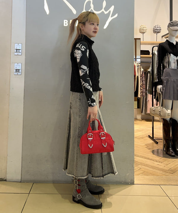 ナカノ アイさんの「BEAMS WOMEN｜デニム タック ミディアム スカート」を使ったコーディネート