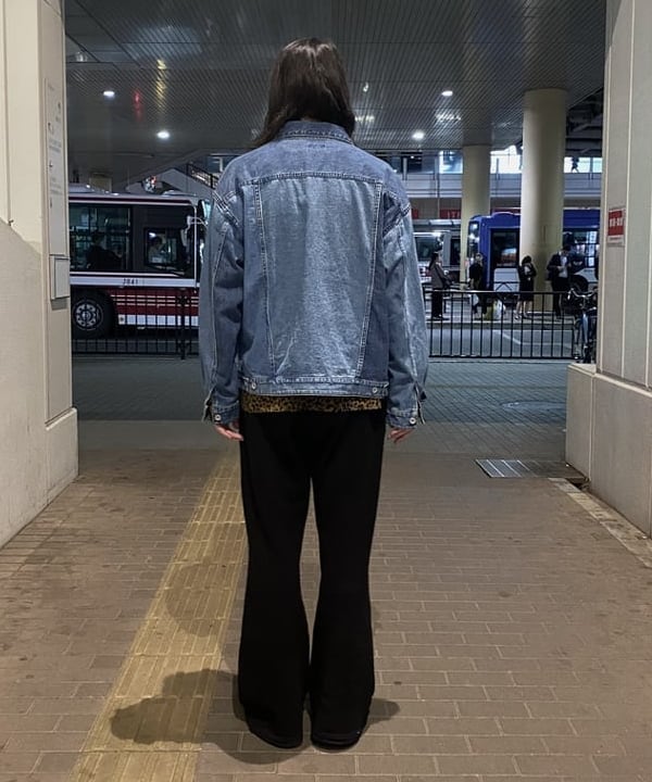 植木 竜也さんの「BEAMS WOMEN｜アニマルプリント カットオフ オープンカラーシャツ」を使ったコーディネート