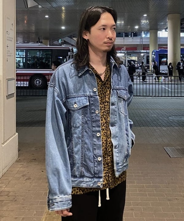 植木 竜也さんの「BEAMS WOMEN｜アニマルプリント カットオフ オープンカラーシャツ」を使ったコーディネート