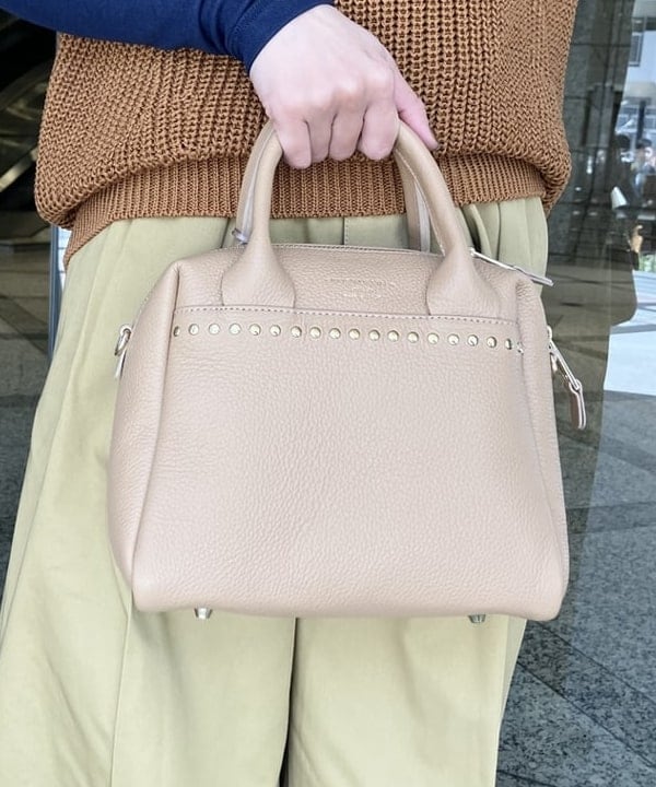 多田 日奈子さんの「BEAMS WOMEN｜AK+1 / 片畦 Vネック ニット」を使ったコーディネート