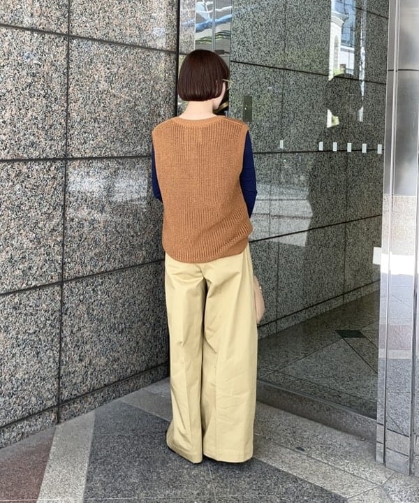 多田 日奈子さんの「BEAMS WOMEN｜AK+1 / 片畦 Vネック ニット」を使ったコーディネート